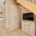 Comfortable 2-level Close To The *