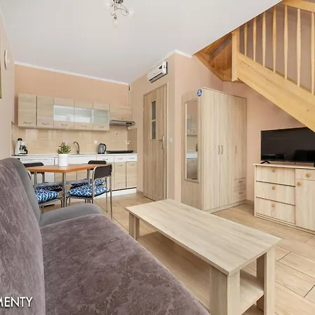 Comfortable 2-level Close To The 아파트 *