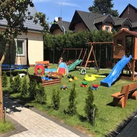 Comfortable 2-level Close To The *