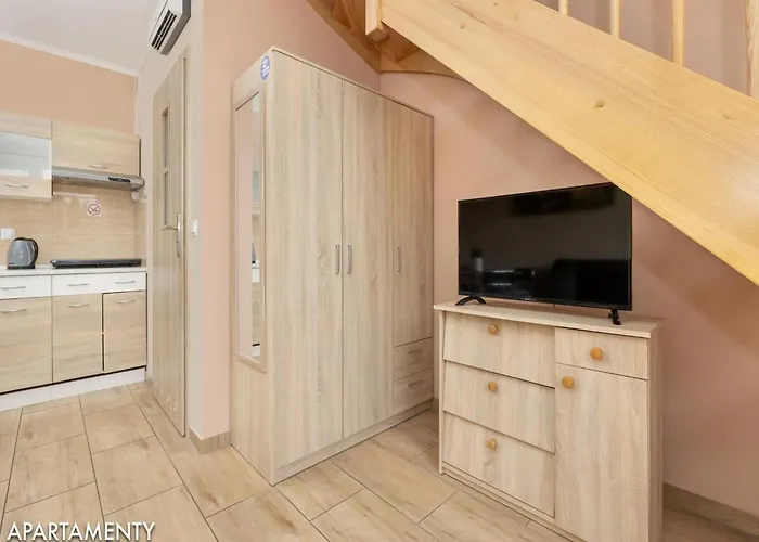 Comfortable 2-level Close To The *